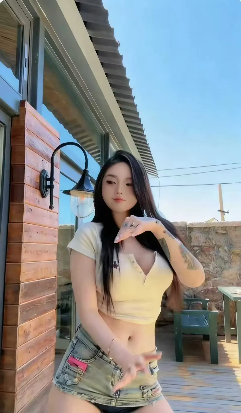 《Meena 成美男》高清全集资源免费在线看-中文版未删减版本强势来袭-网盘观看无广告插入-一次看遍Meena成美男全集