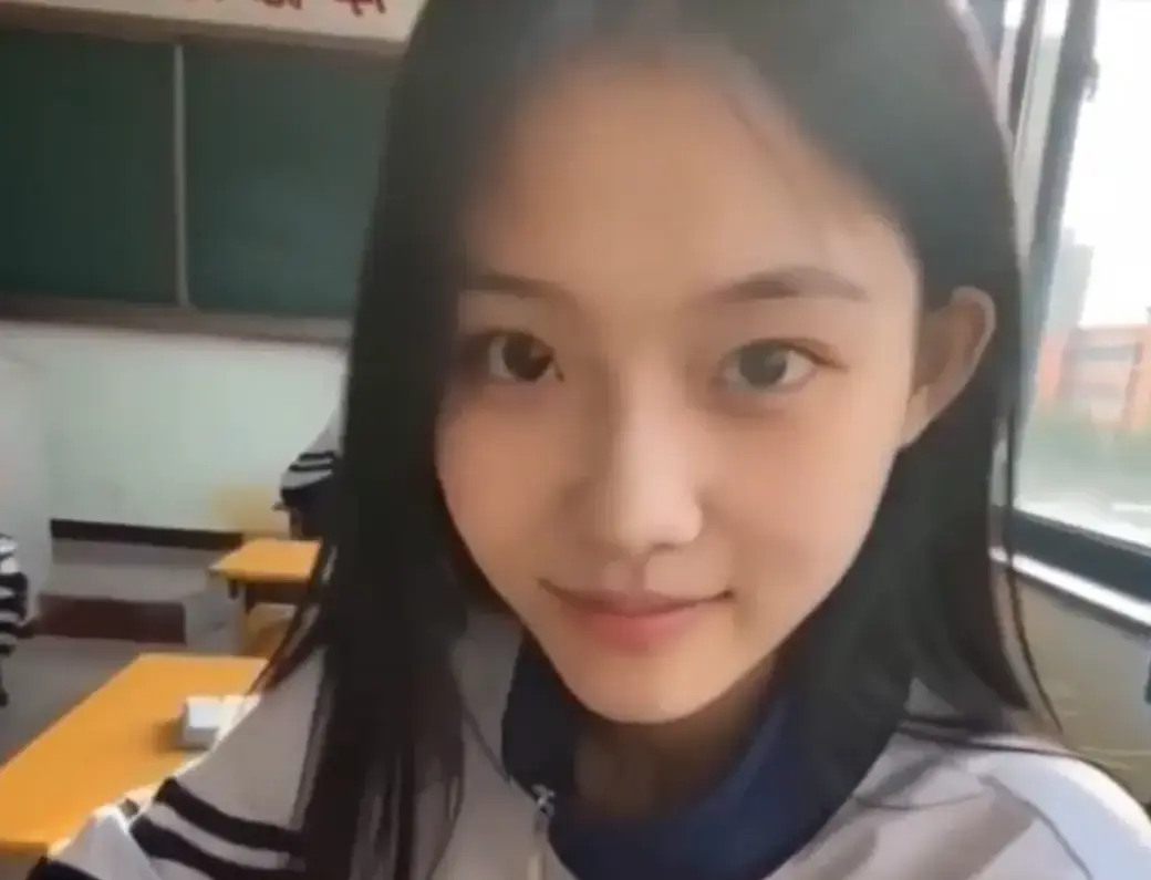 《我的十八岁女友》无删减版在线播放-黄果AI短剧高甜治愈4K蓝光画质-我的十八岁女友全集免费观看